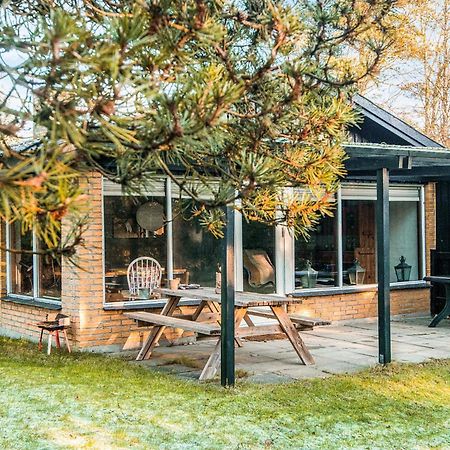 2 Person Holiday Home In Tarm Fjerbæk Eksteriør billede